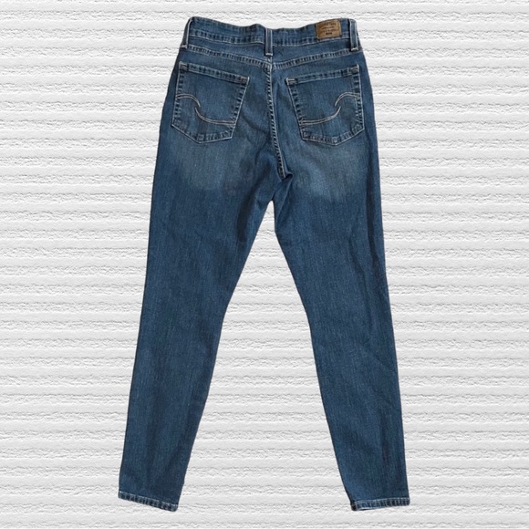 Signature by Levi Strauss Gold Totally Shaping Skinny Jeans Tag Size 28"×28" - Picture 2 of 10